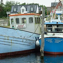 Schiffe im Hafen von Hesnæs