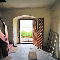 Haustür mit Treppe