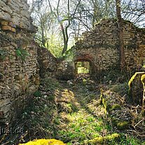 im Haus links der Keller