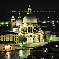 Kathedrale Santa Maria dela Salute bei Nacht