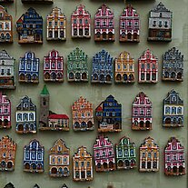 Minifassaden im Fenster