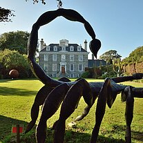 Skorpion um Sousmarez Manor