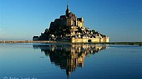 Le Mont Saint Michel am Morgen Spiegelung