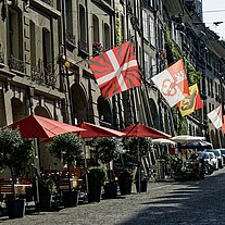 Fahnen an den Häusern