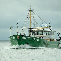 grünes Schiff kommt entgegen