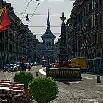 Kramgasse mit Kreuzgassbrunnen zu Zytglogge