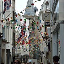 Straßentreiben in St. Peter Port