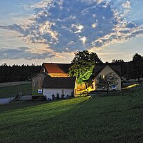 Grünschusterhof im Mondlicht