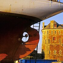 Turm mit Schiffsheck