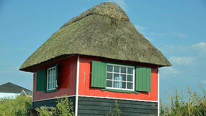 Reetgedecktes Strandhäuschen